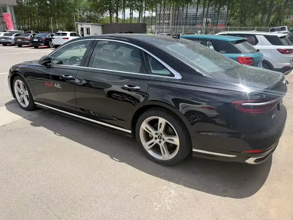 Audi A8 — фото 5