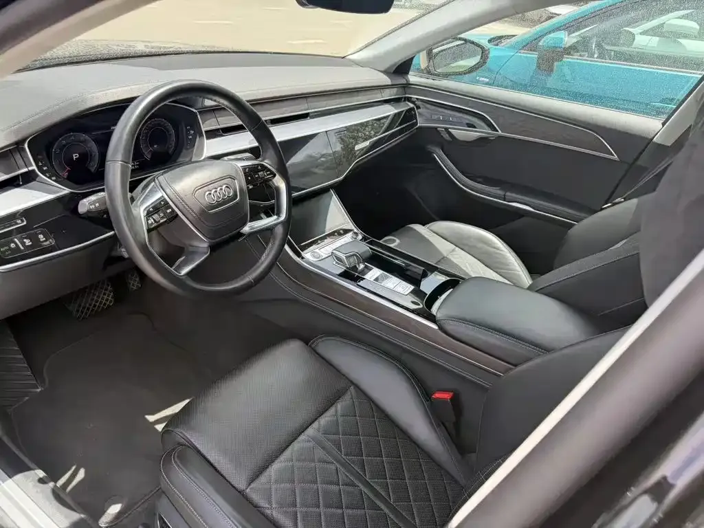 Audi A8 — фото 7