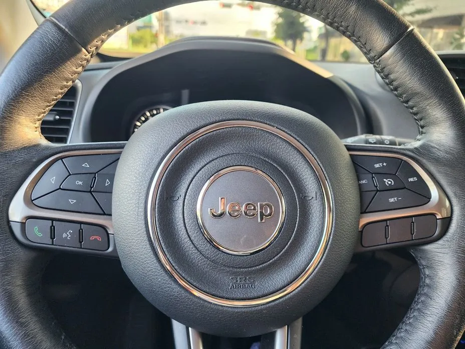 Jeep Renegade — фото 10