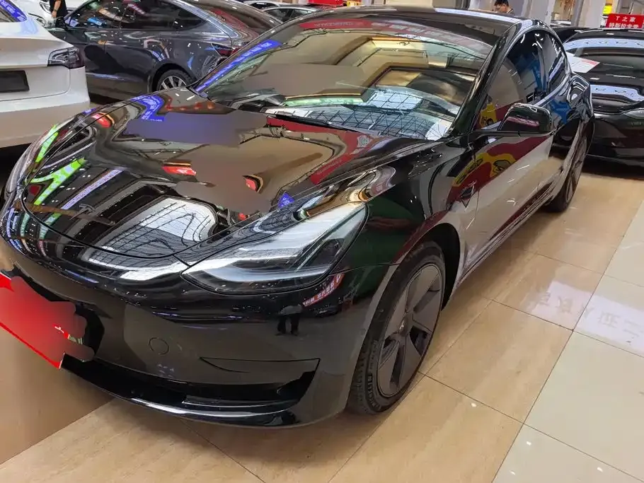 Tesla Model 3 — фото 1