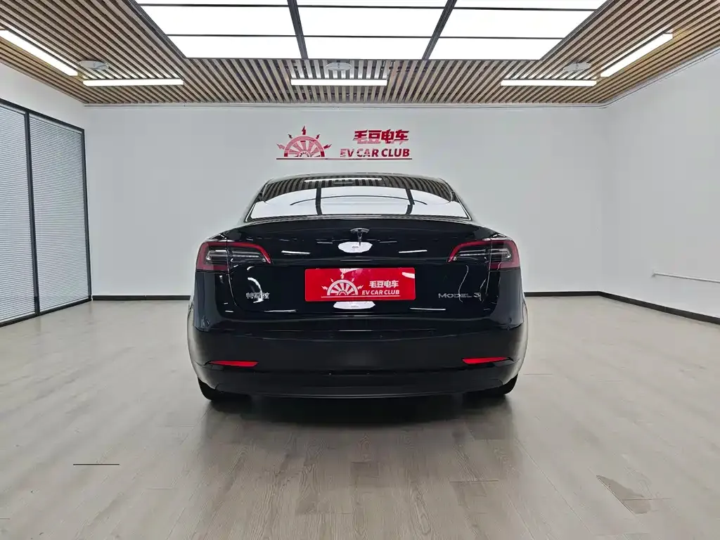 Tesla Model 3 — фото 9