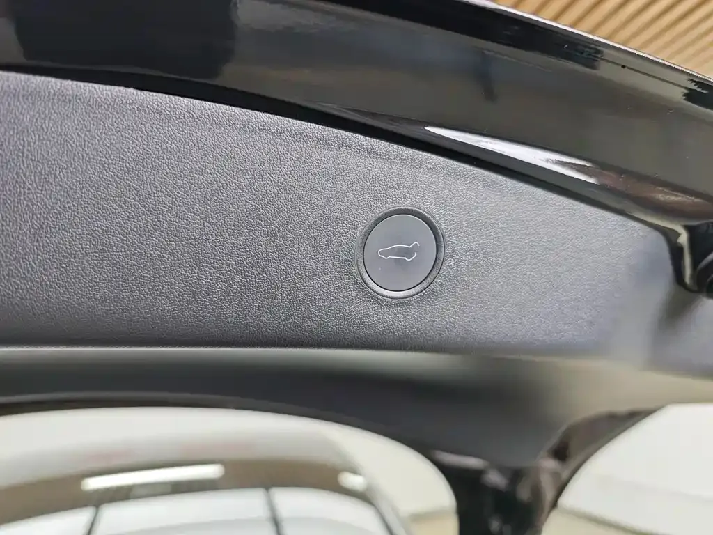Tesla Model 3 — фото 10