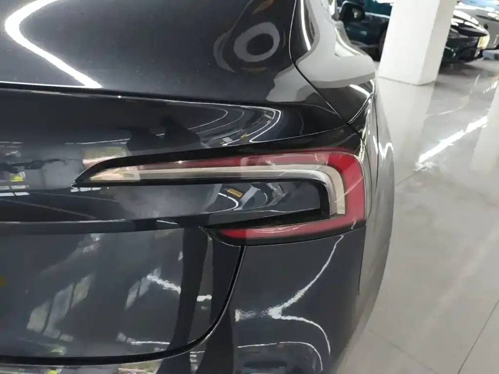 Tesla Model 3 — фото 5