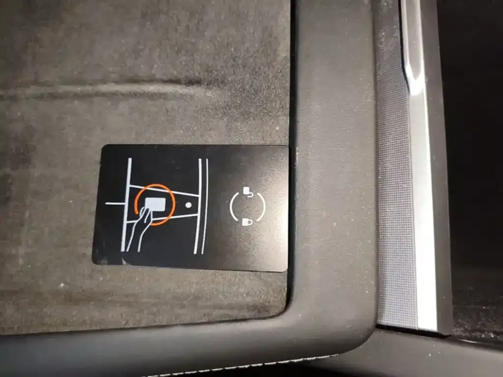 Tesla Model 3 — фото 2