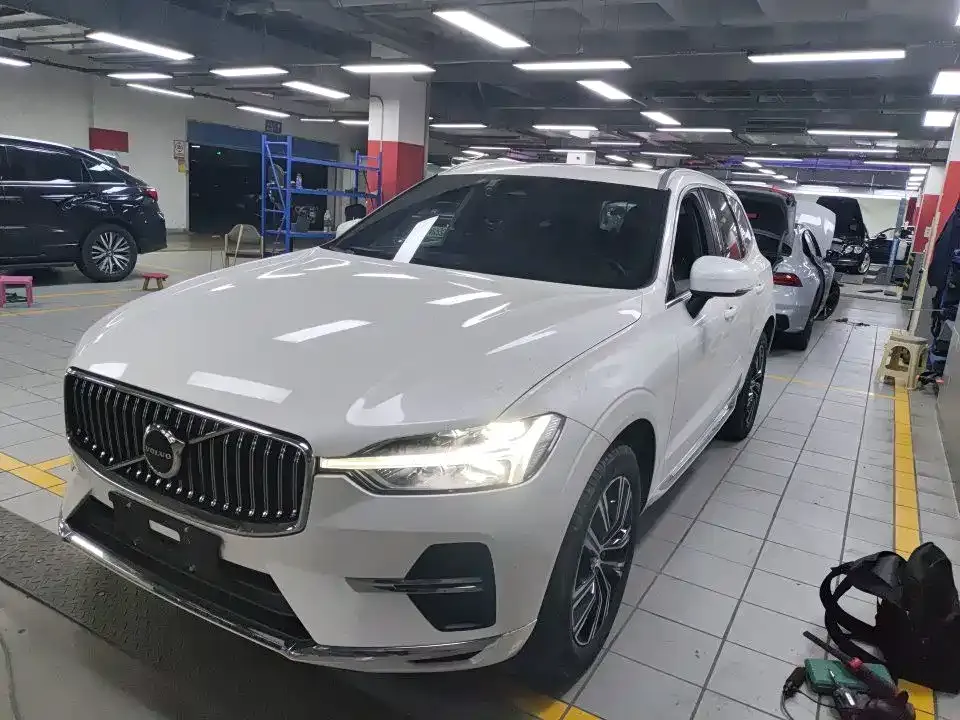 Volvo XC60 — фото 1
