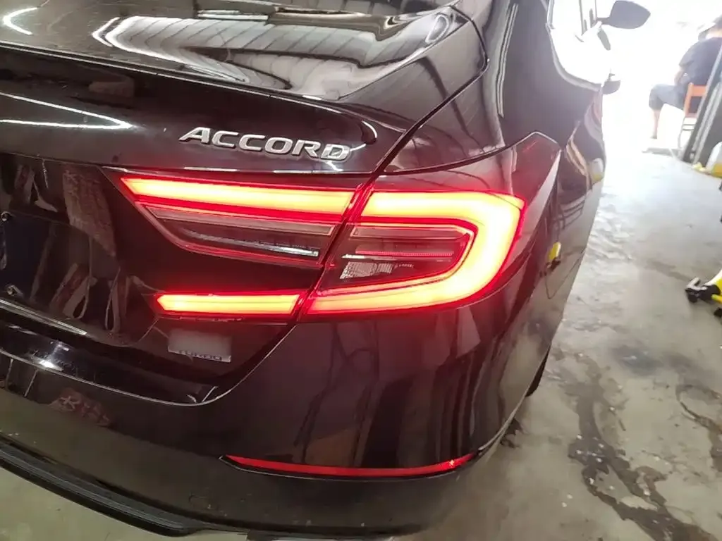 Honda Accord — фото 10