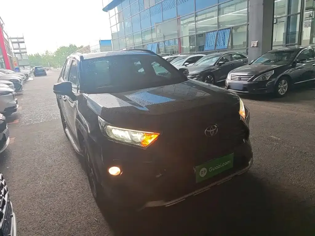 Toyota RAV4 — фото 3