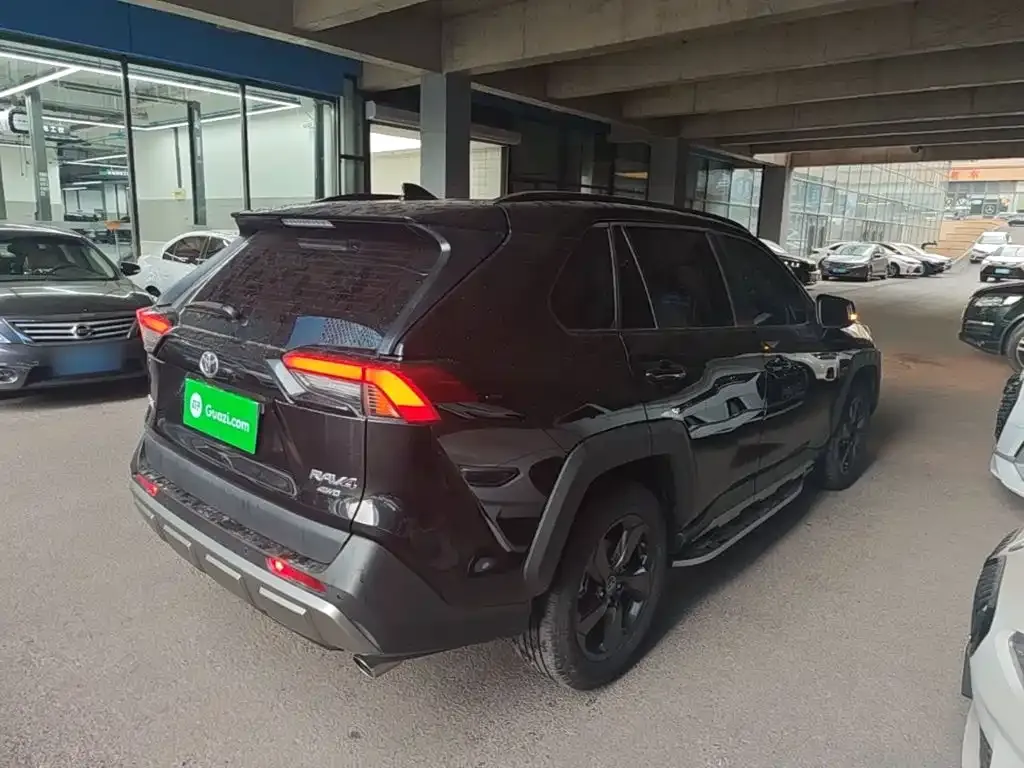 Toyota RAV4 — фото 4
