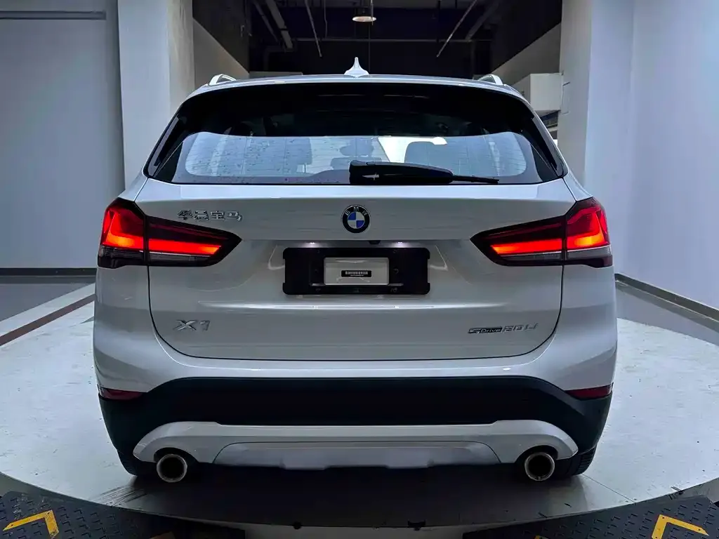 BMW X1 — фото 5
