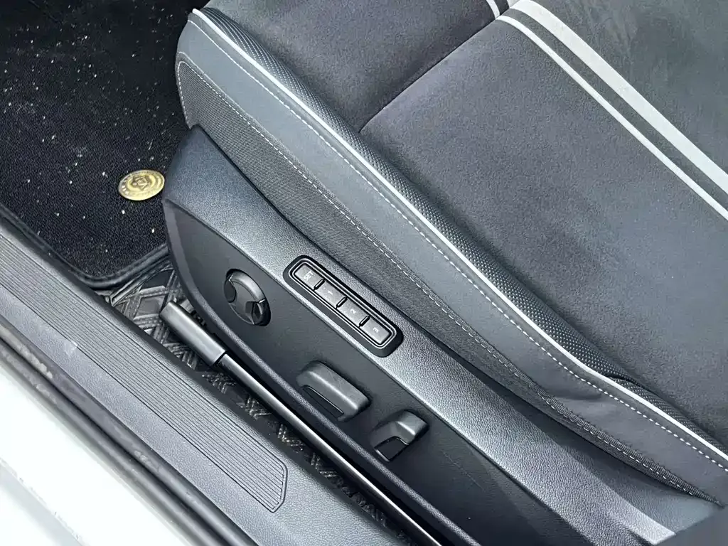 Volkswagen Golf — фото 10