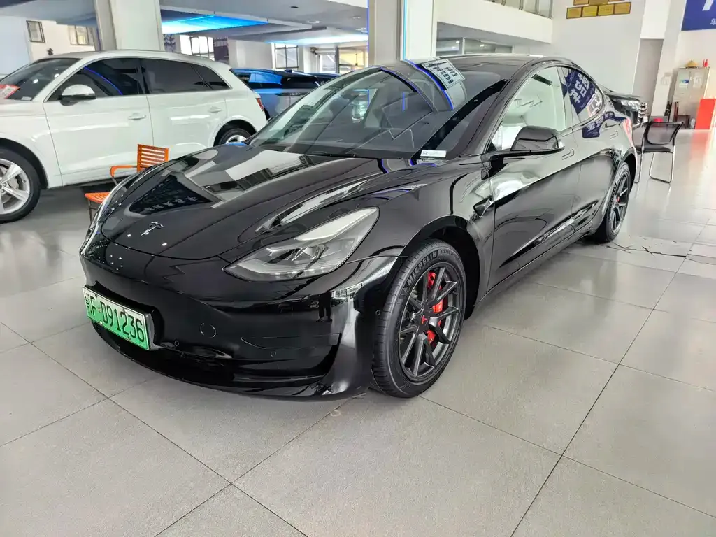 Tesla Model 3 — фото 1