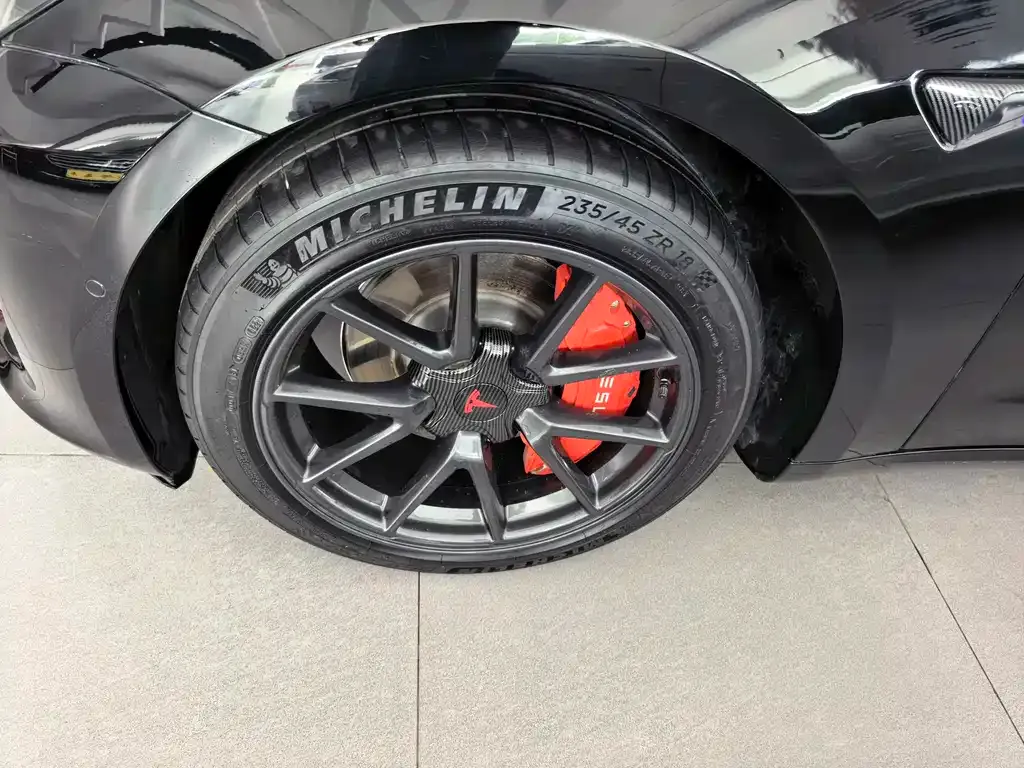 Tesla Model 3 — фото 10