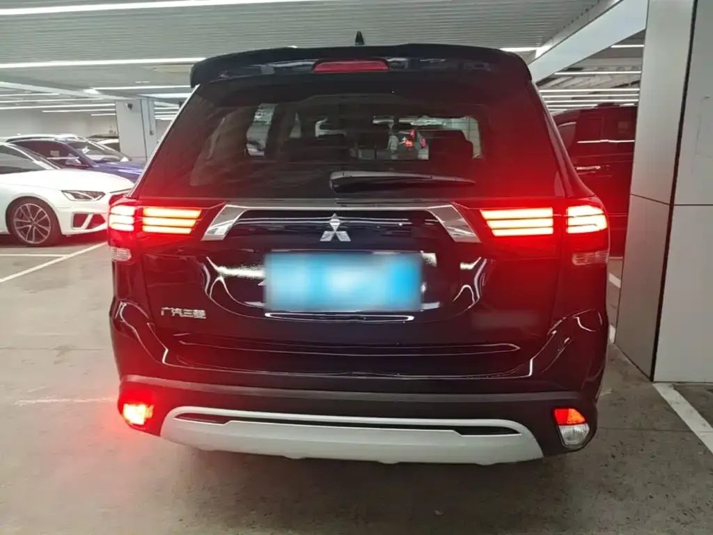 Mitsubishi Outlander — фото 10