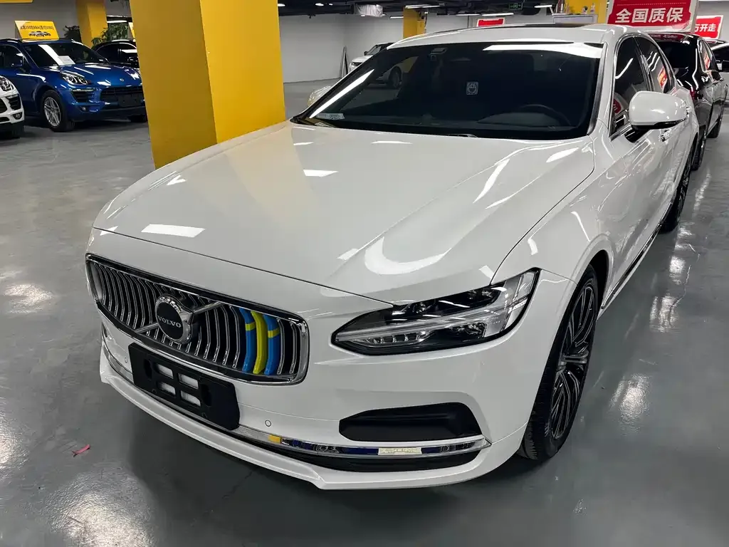 Volvo S90 — фото 1