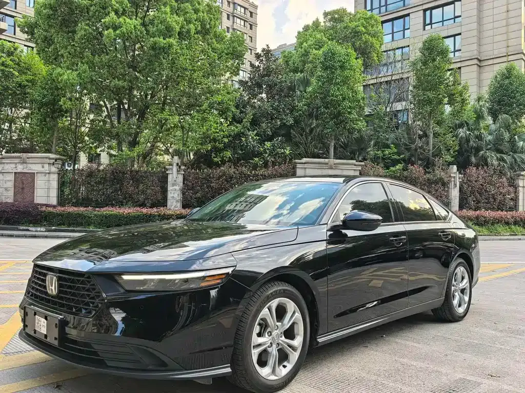 Honda Accord — фото 1