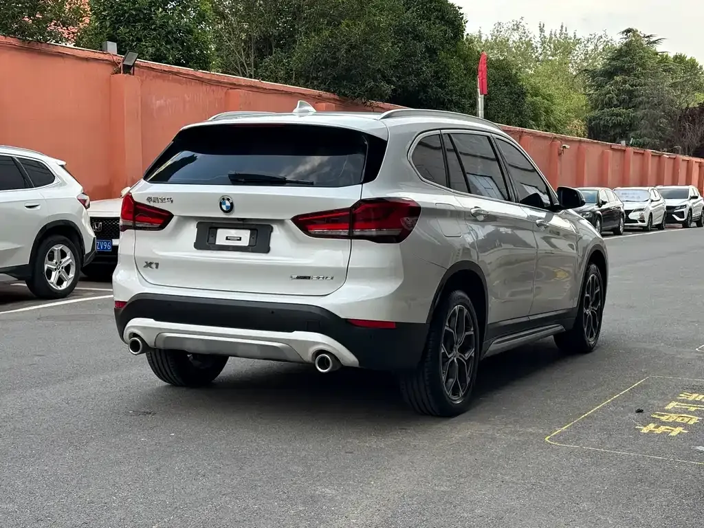 BMW X1 — фото 10
