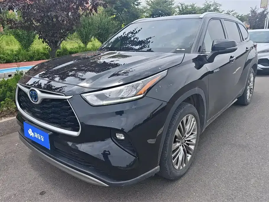 Toyota Highlander — фото 1