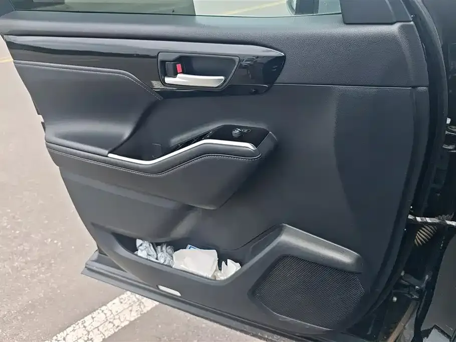 Toyota Highlander — фото 10