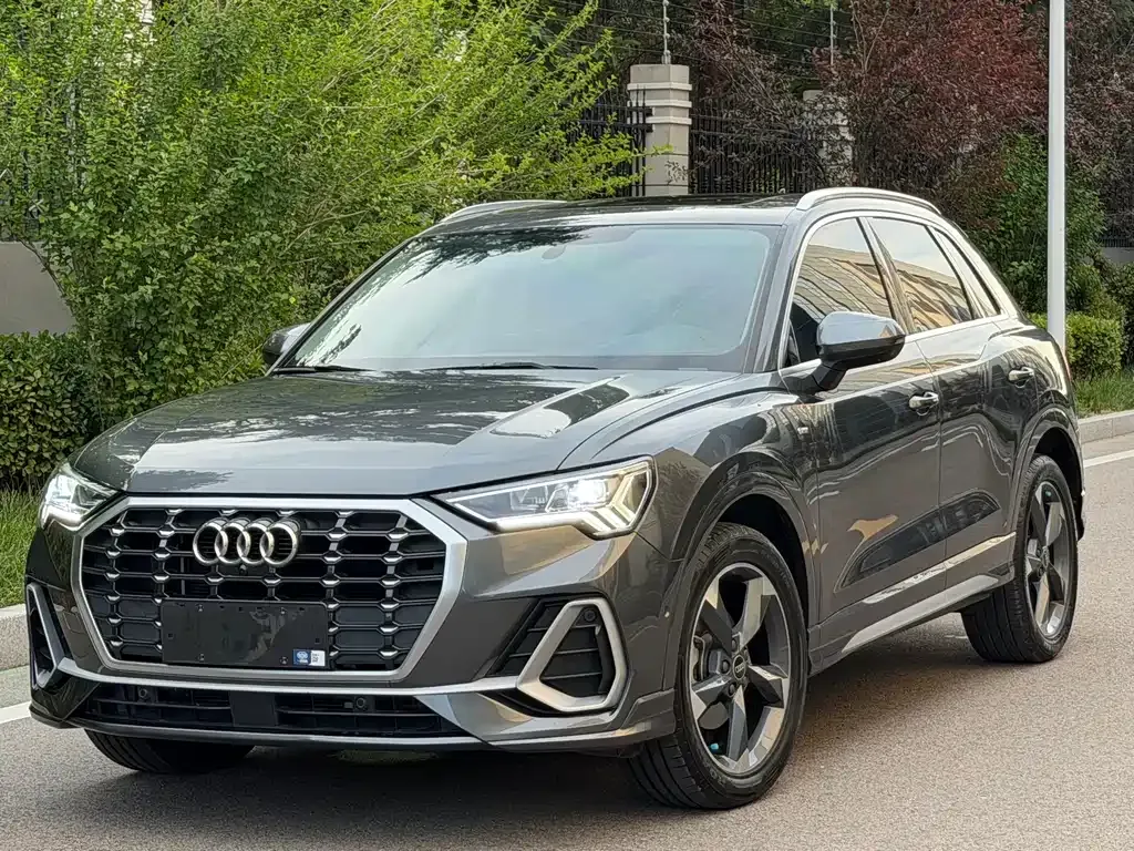 Audi Q3 — фото 1
