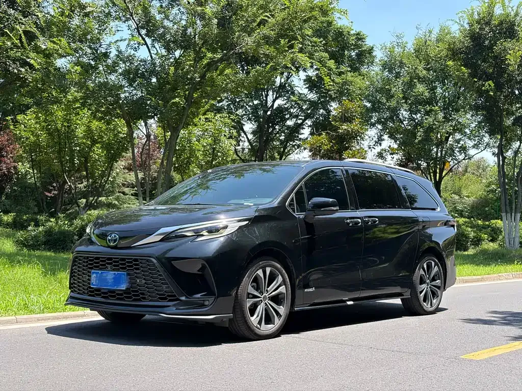 Toyota Granvia — фото 1