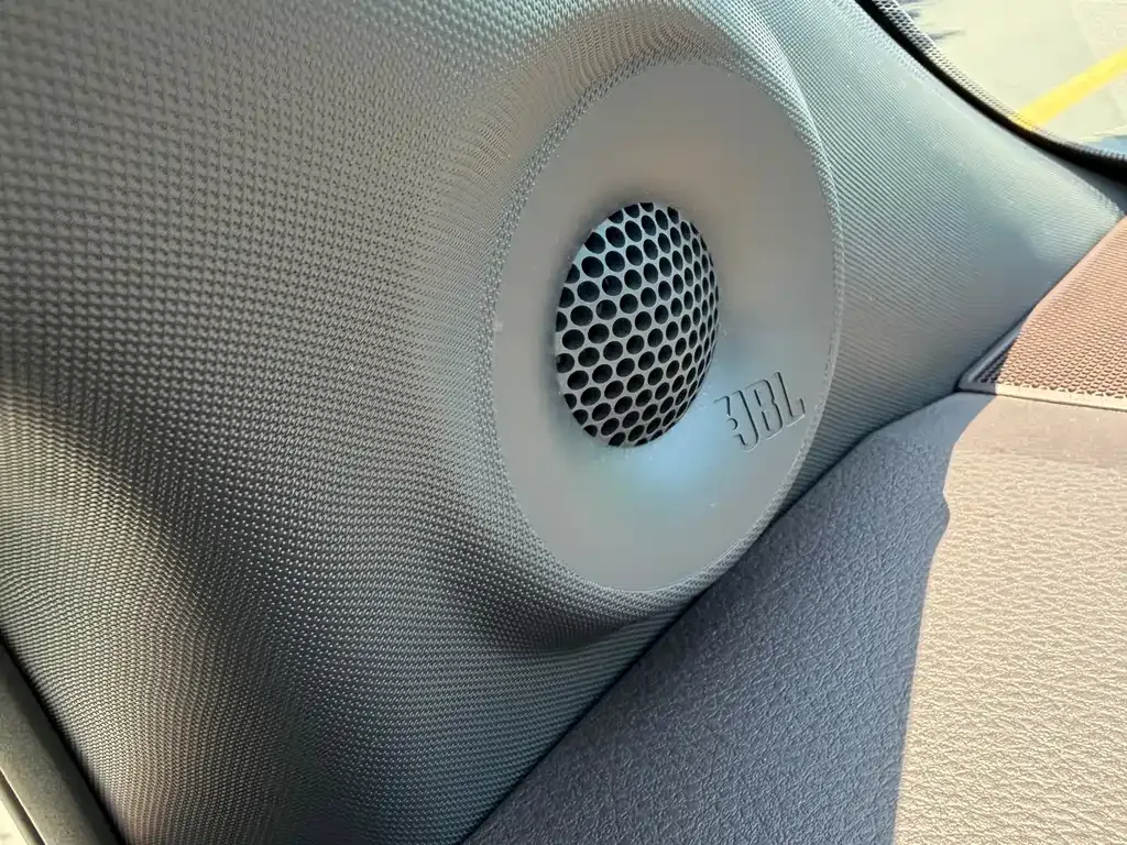 Toyota Granvia — фото 10