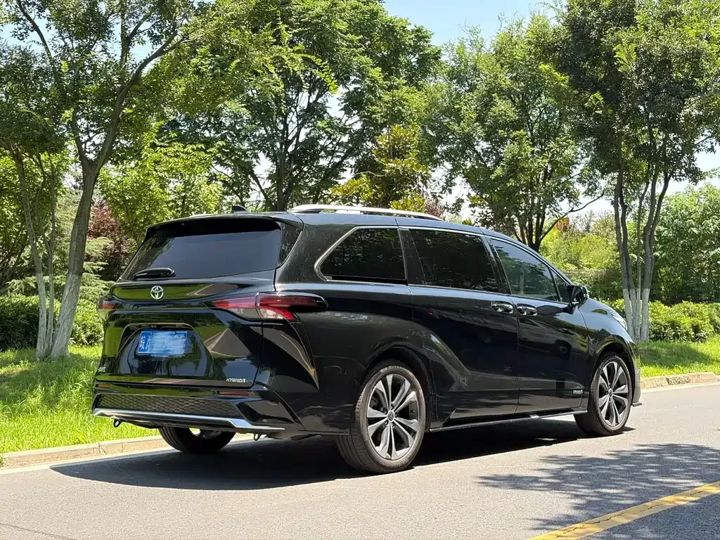 Toyota Granvia — фото 6