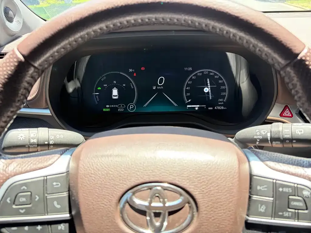 Toyota Granvia — фото 5