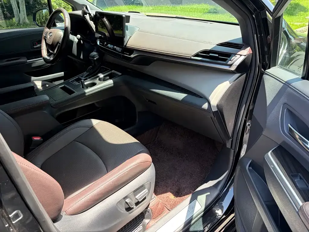 Toyota Granvia — фото 9