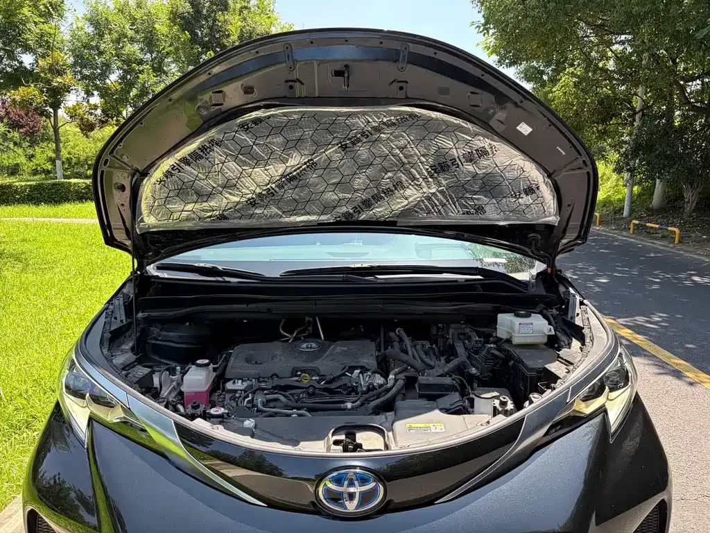 Toyota Granvia — фото 7