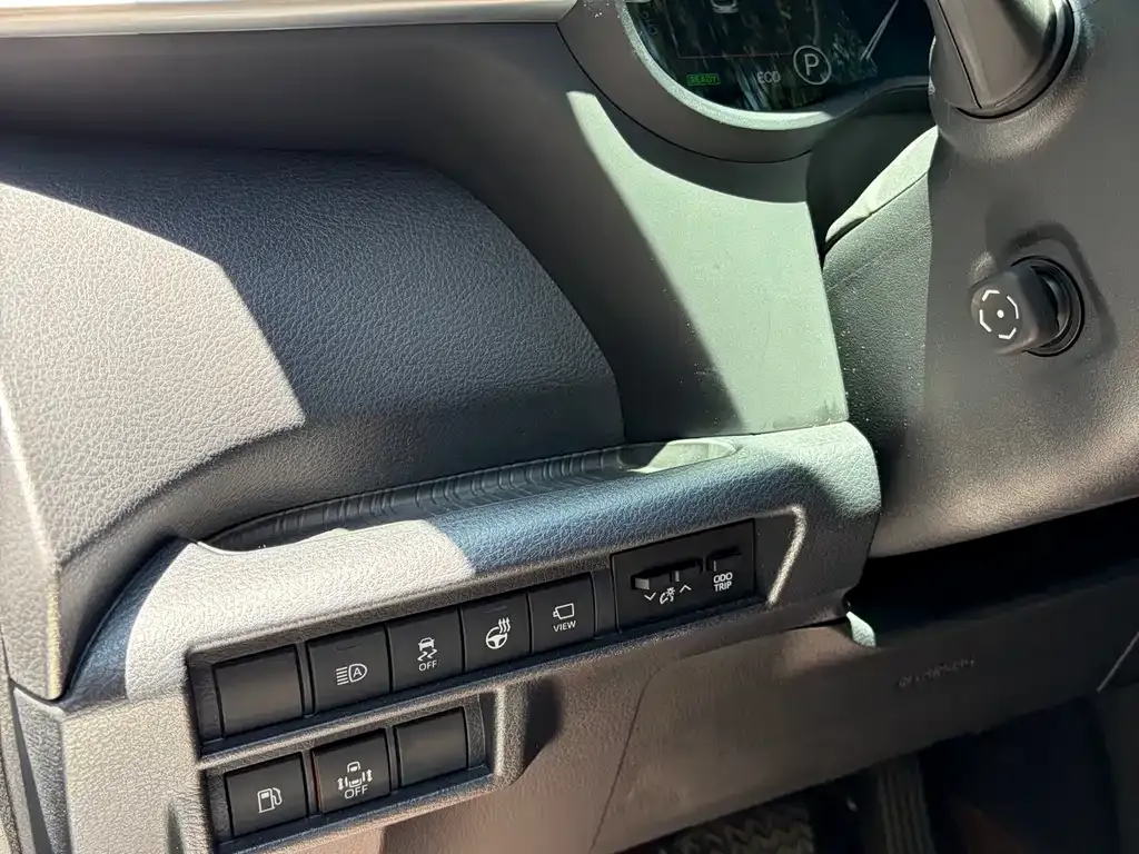 Toyota Granvia — фото 2