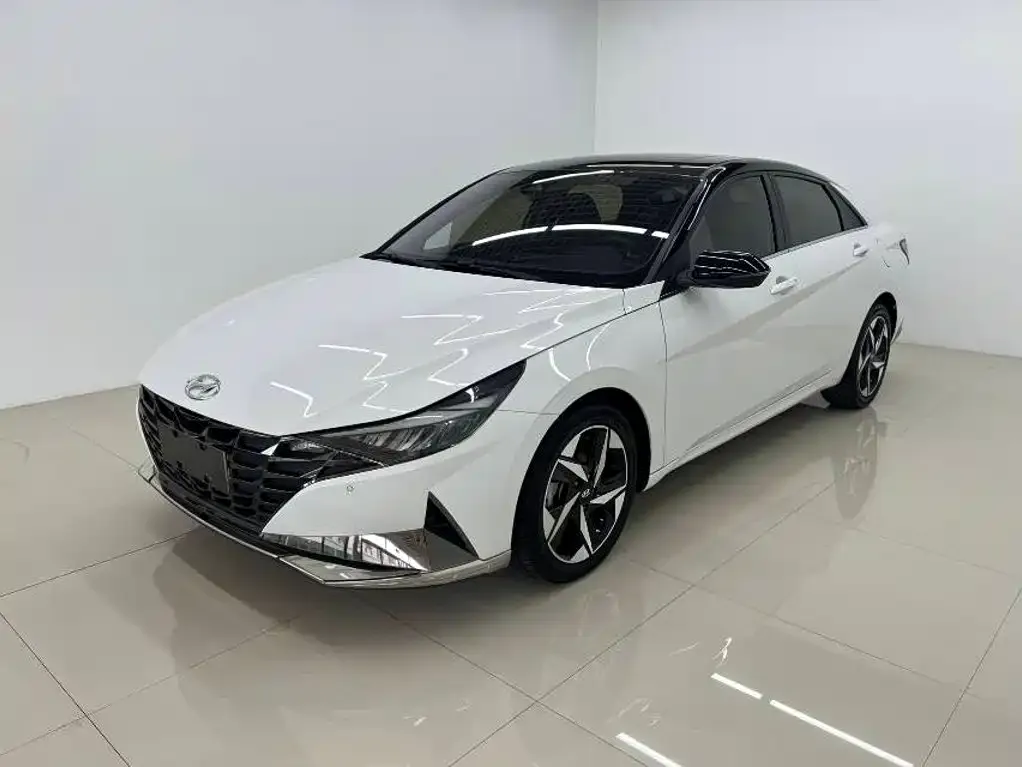 Hyundai Elantra — фото 1