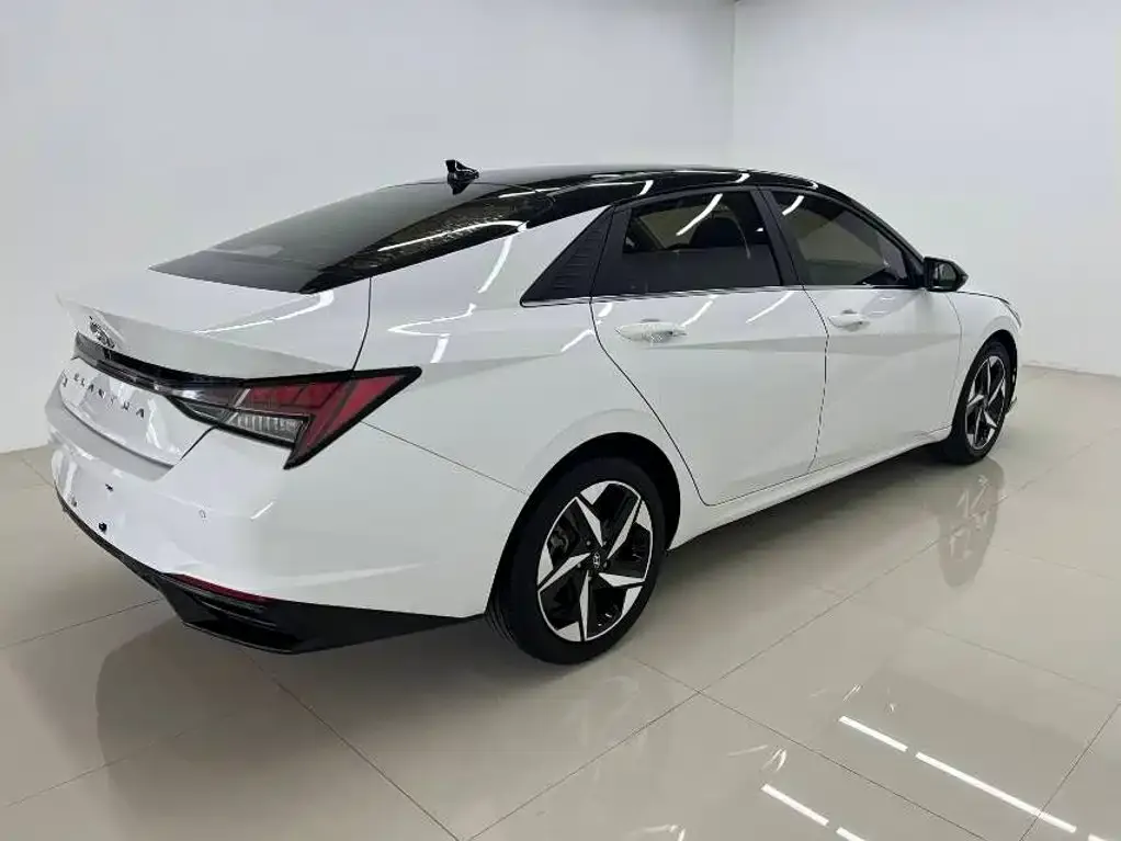 Hyundai Elantra — фото 8