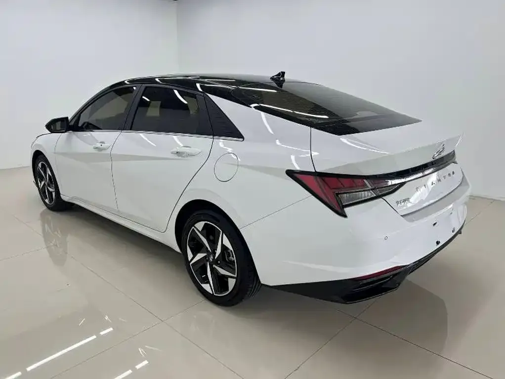 Hyundai Elantra — фото 3