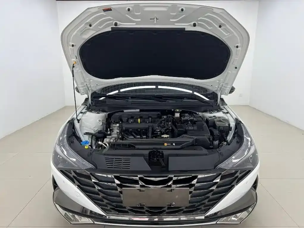 Hyundai Elantra — фото 10