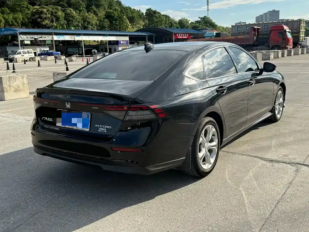 Honda Accord — фото 8