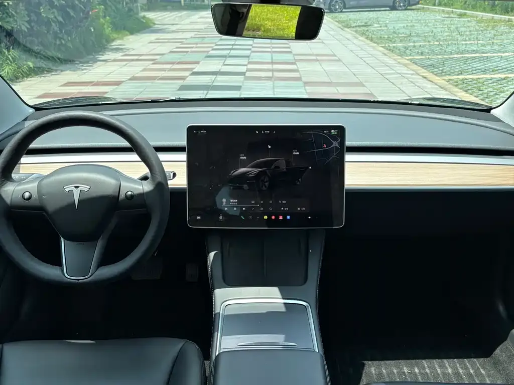Tesla Model 3 — фото 7