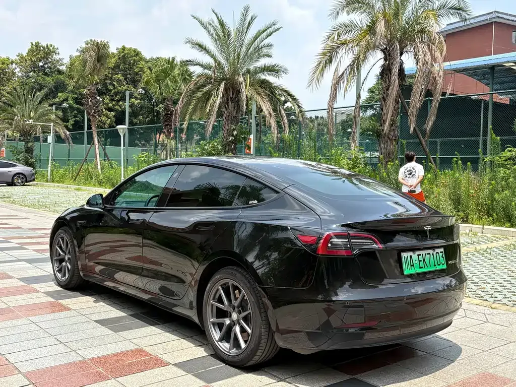 Tesla Model 3 — фото 3