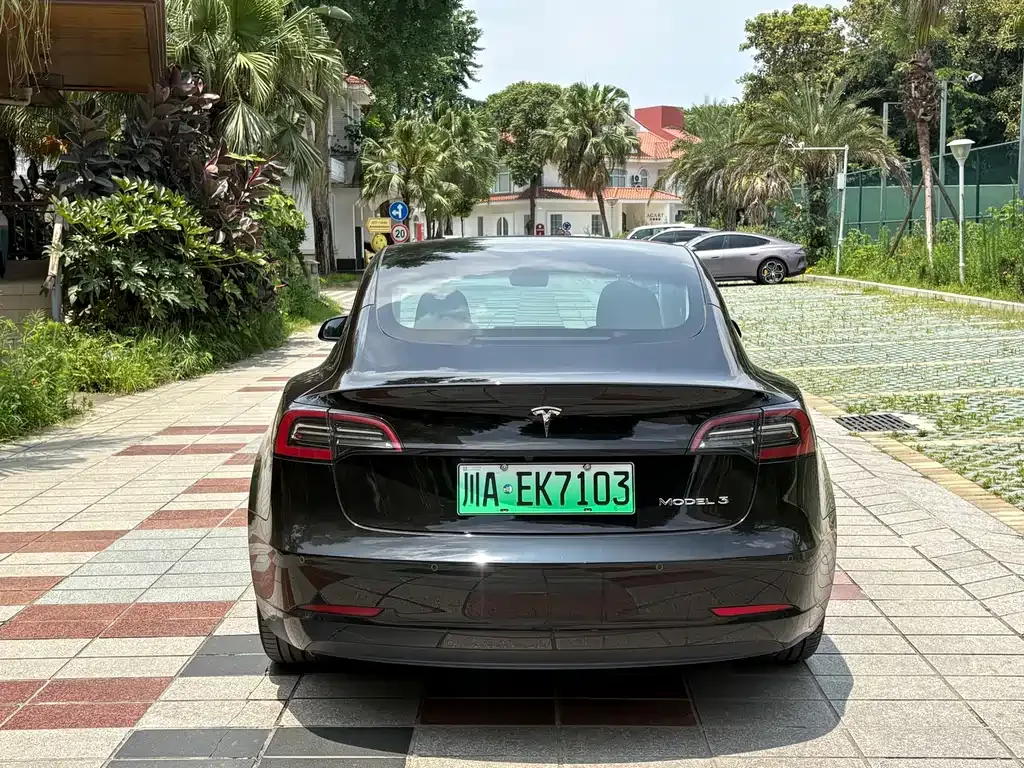 Tesla Model 3 — фото 9