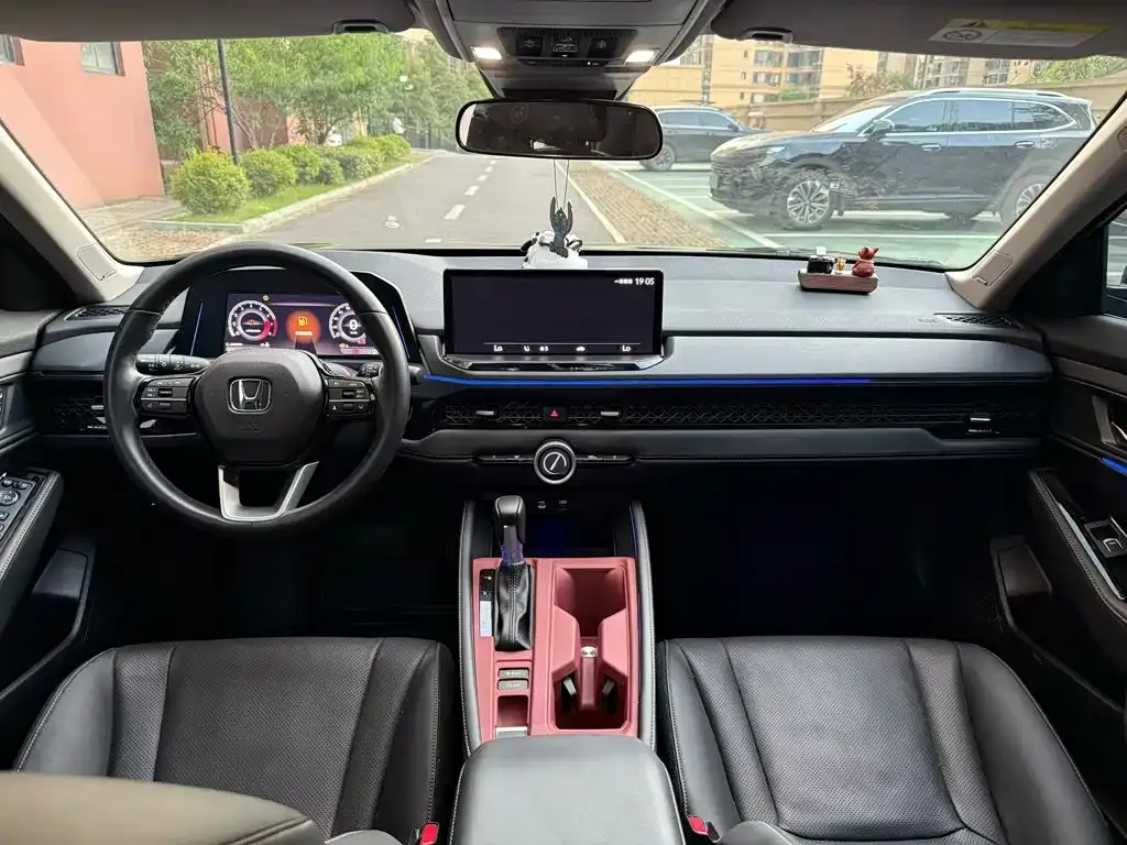 Honda Accord — фото 1