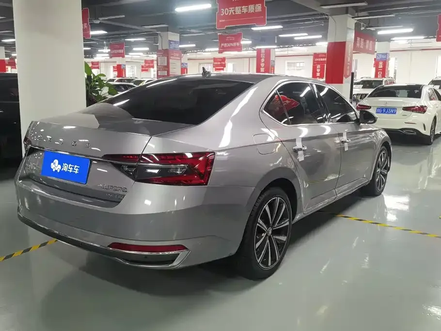 Skoda Superb — фото 8