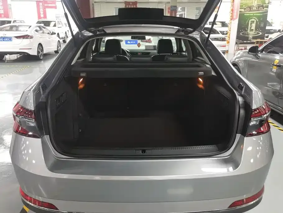 Skoda Superb — фото 10