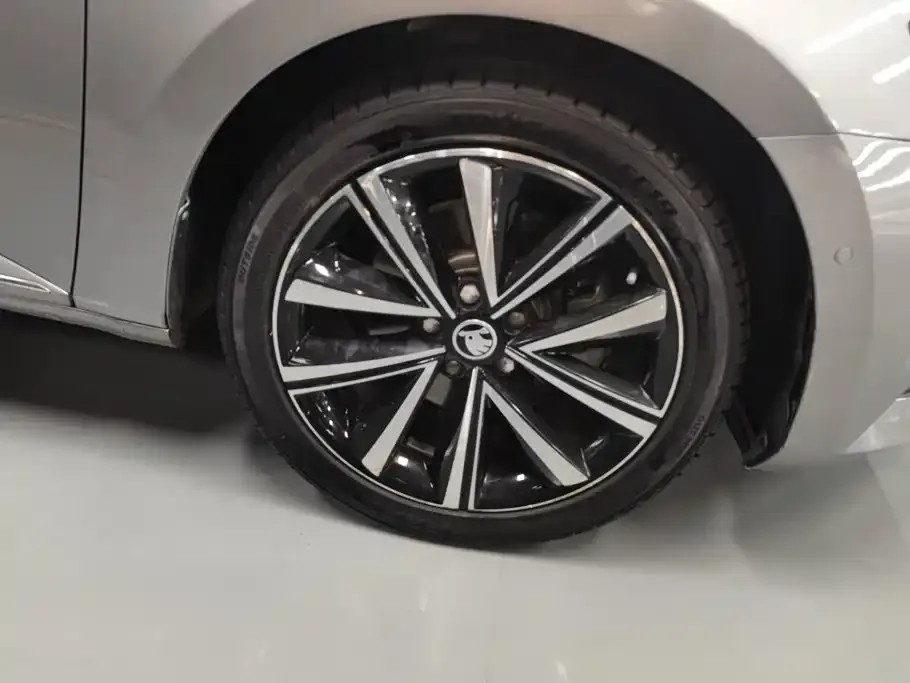 Skoda Superb — фото 6