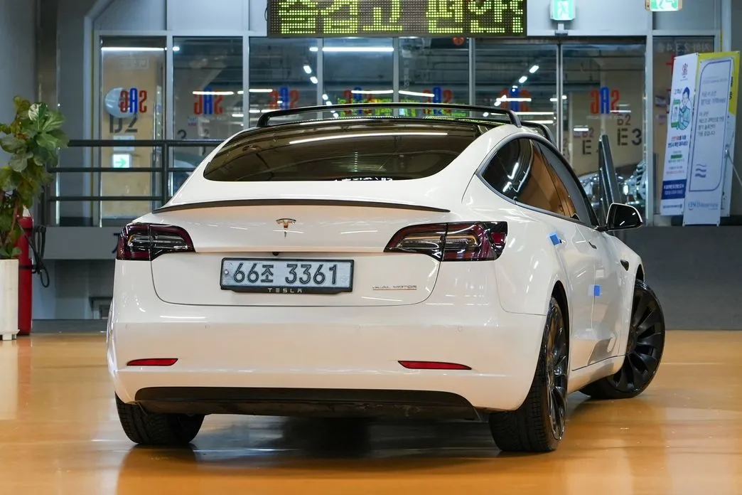 Tesla Model 3 — фото 10