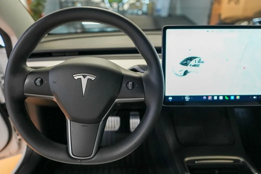 Tesla Model 3 — фото 5