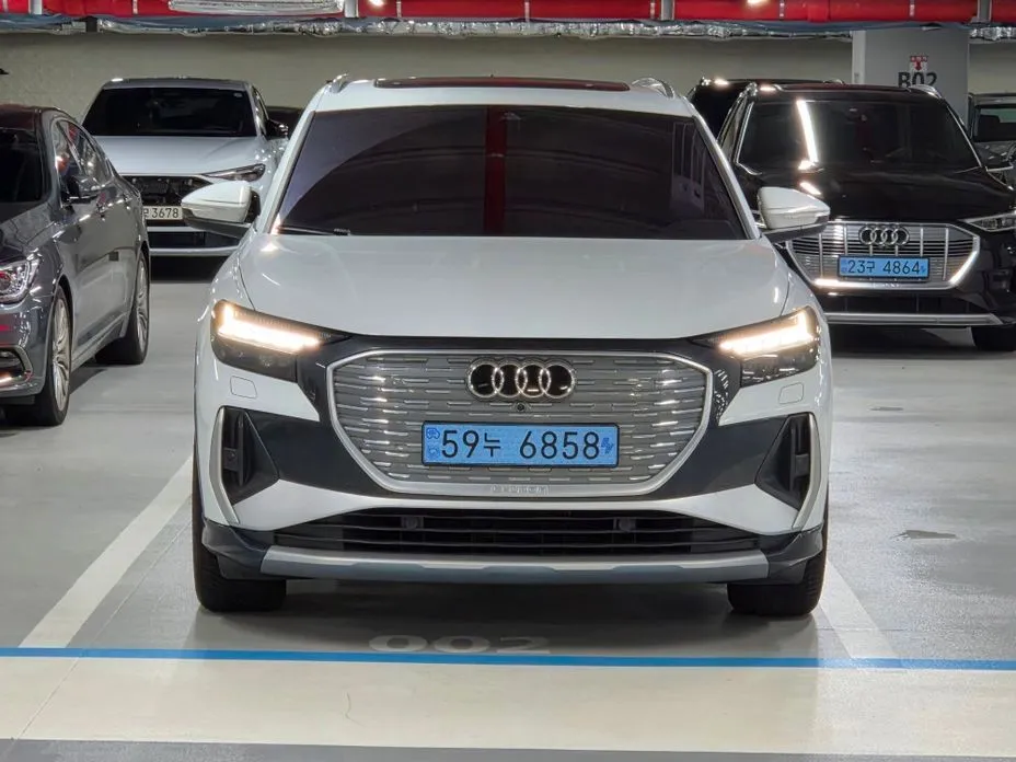 Audi Q4 e-tron — фото 2