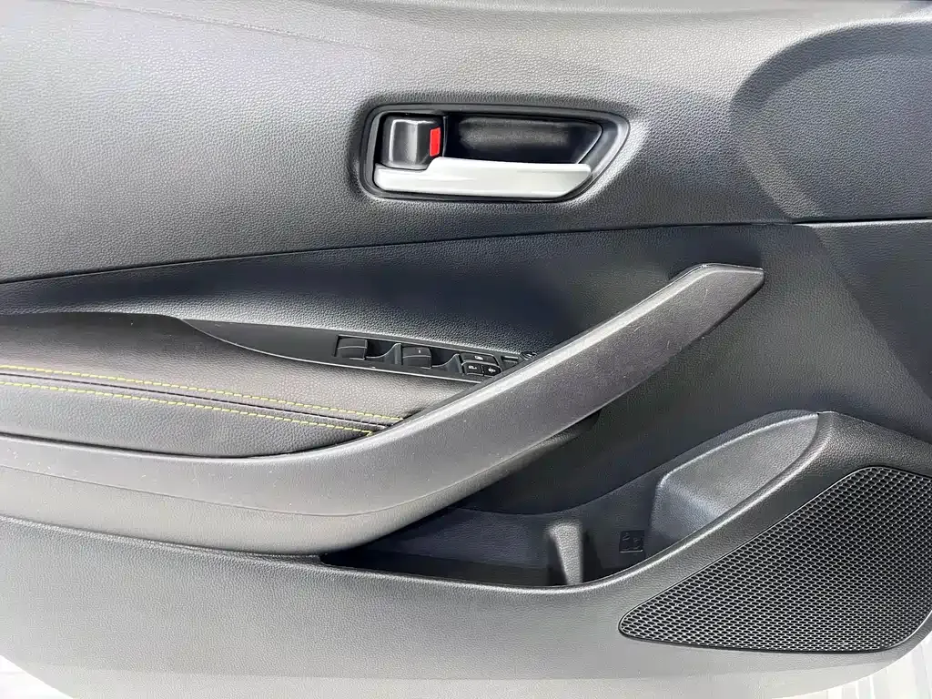 Toyota Corolla — фото 10