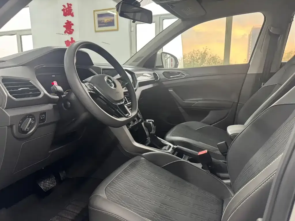 Volkswagen T-Cross — фото 10