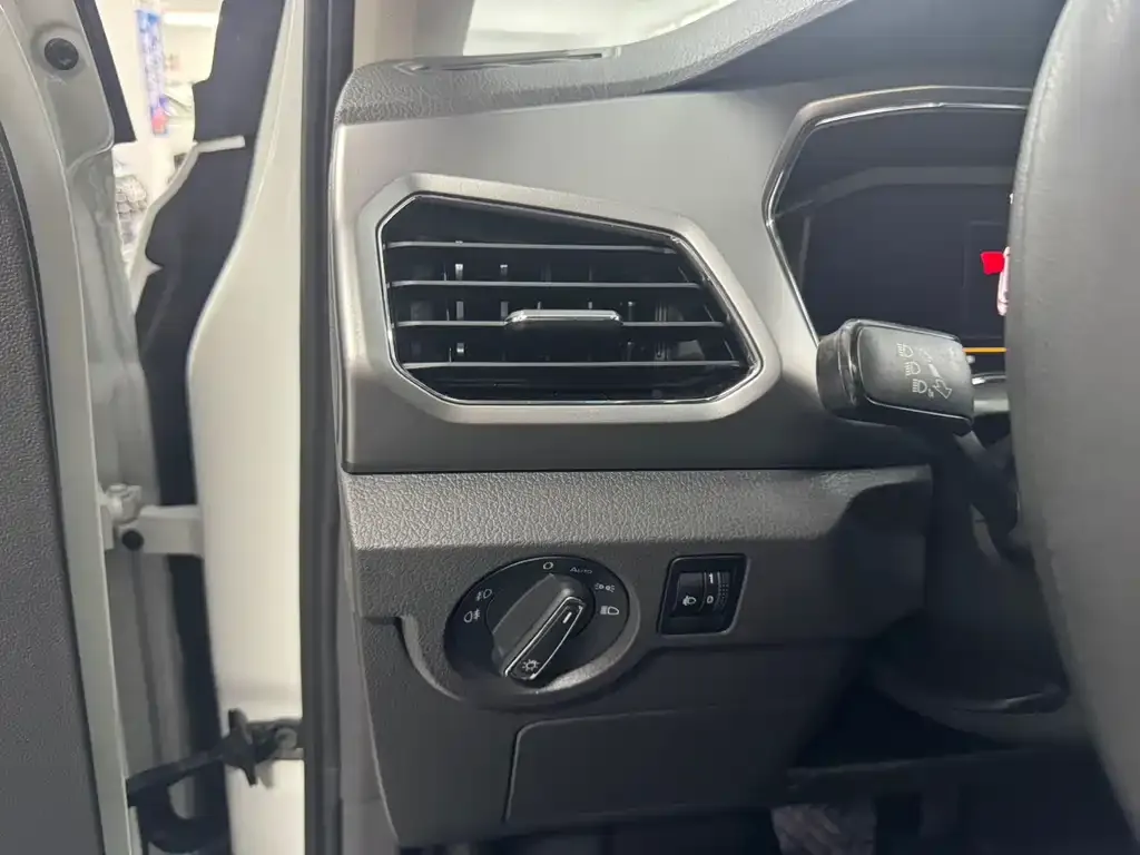Volkswagen T-Cross — фото 3