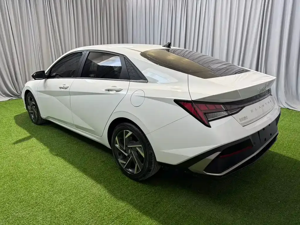 Hyundai Elantra — фото 9