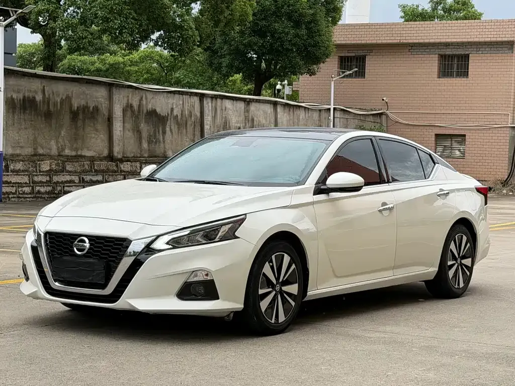 Nissan Teana — фото 1